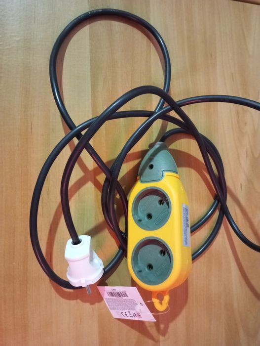 Подовжувач 2,5 м на 4 гнізда для гаража або дачі