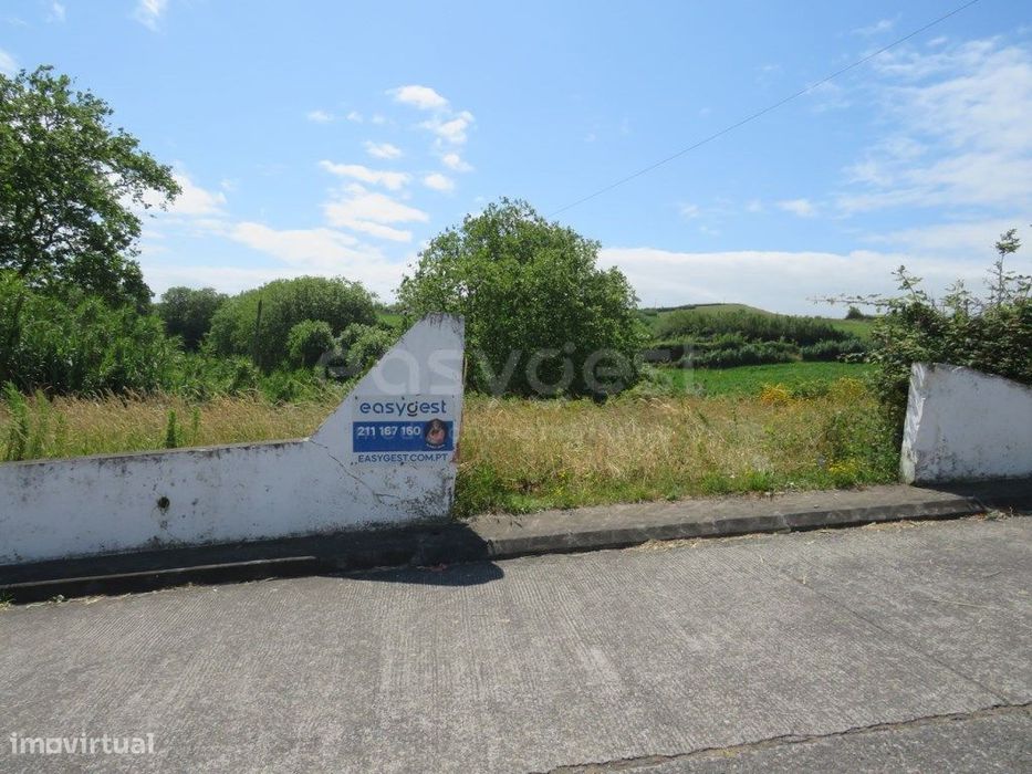 Terreno Urbanizavel na freguesia dos Remédios da Bretanha
