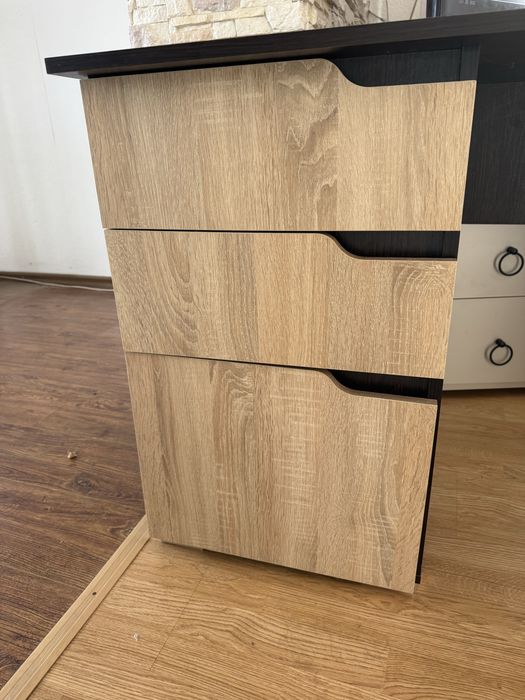 Якісний письмовий стіл стан нового