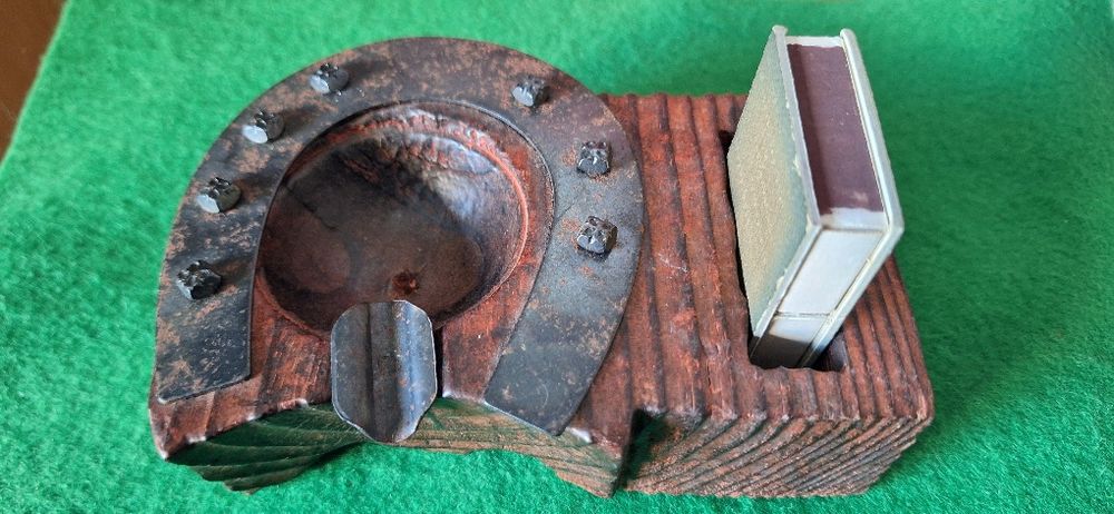 Cinzeiro ferradura madeira  ferro