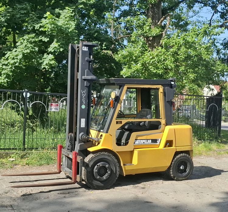 Wozek widłowy cat  03r 4tony udzwigu transport