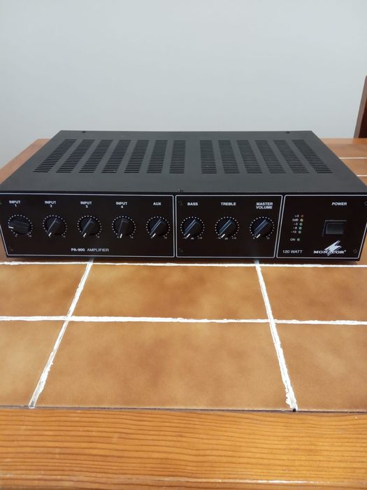 Vendo Amplificador Monacor novo.