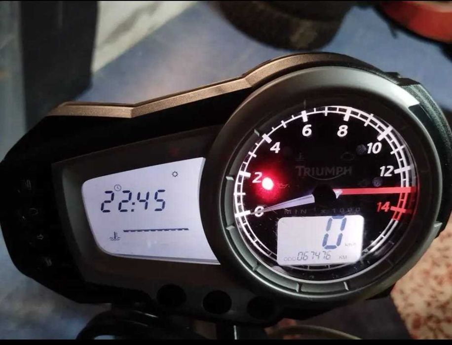 Triumph Street Triple 675 – Irrepreensível – Pronta a Pular