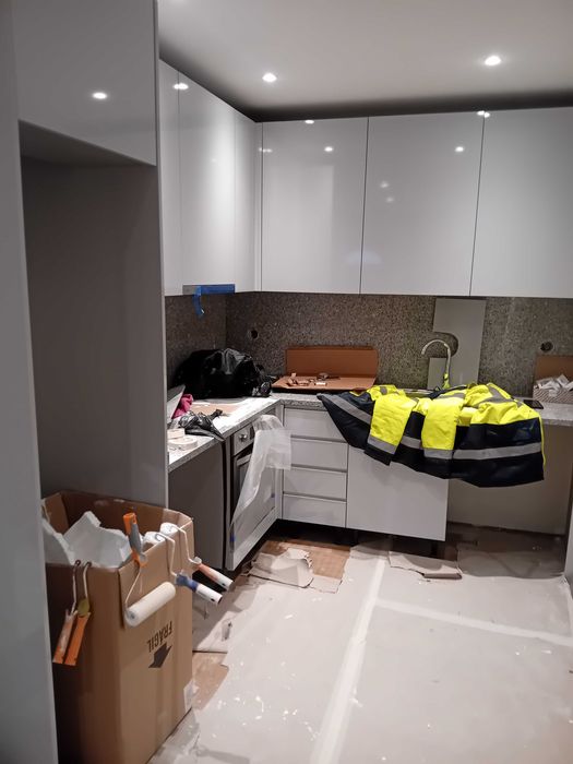 Trolha picheleiro serralheiro pintor demolições