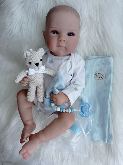 Cała winylowa lalka w typie reborn chłopiec