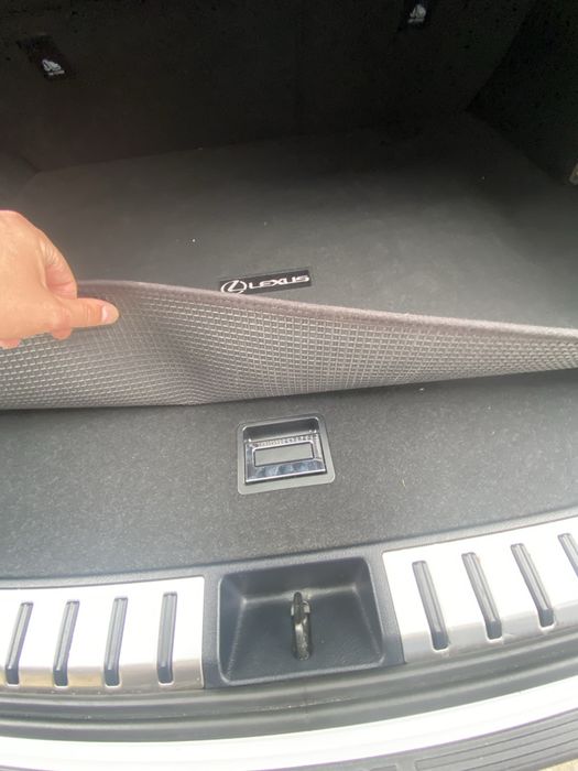 Продам Lexus 2019 2.5 гибрид