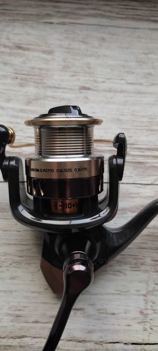 Kołowrotek spinningowy Delphin antigravity 3T + dodatkowa szpula