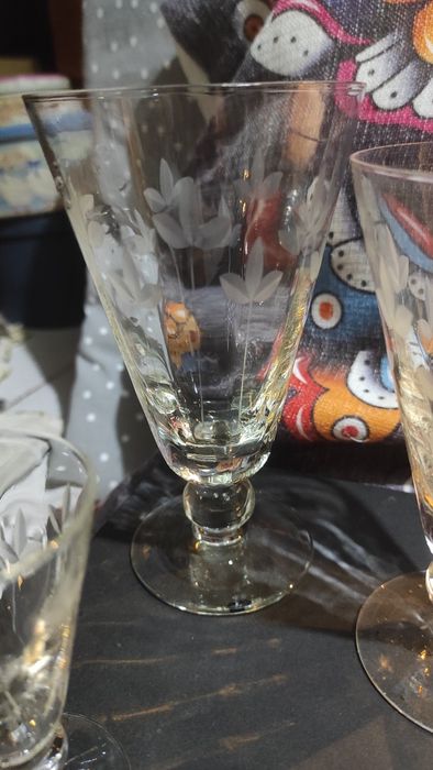 Taças variados tamanhos de cristal