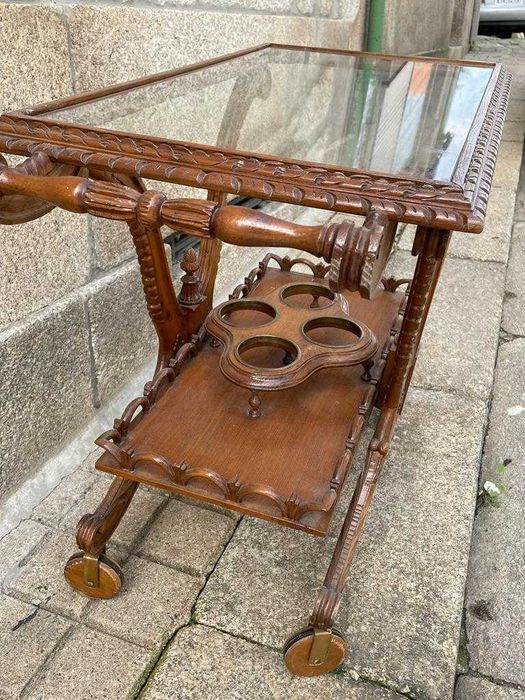 Carrinho  de bebidas em madeira