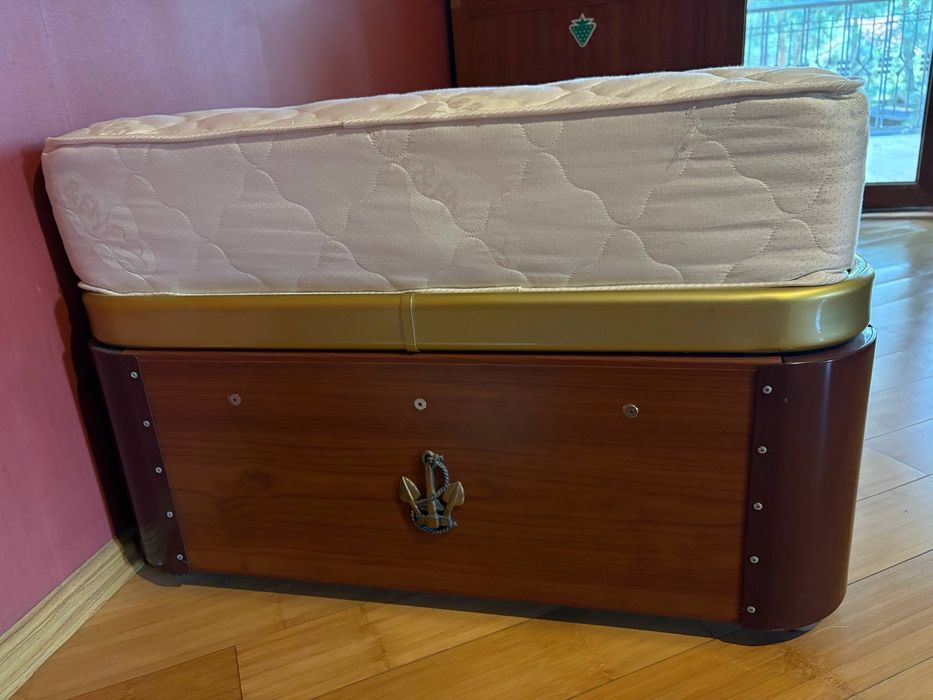 Ліжко фірми чілек, з ящиком під ліжком