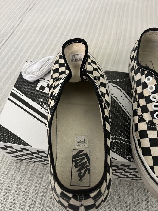 Vans classic preto e branco - tam. EU 42,5 US 9,5, como novos!