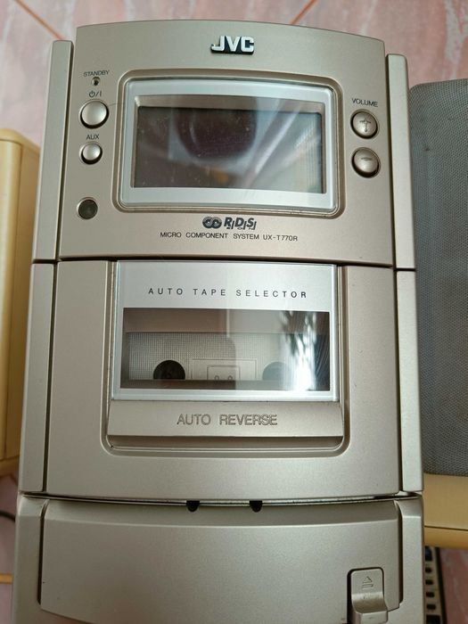 Wieża JVC UX-T770R z kolumnami i pilotem