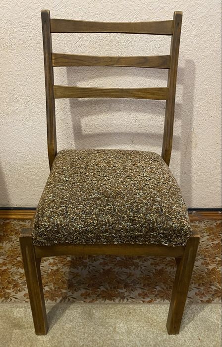 Стул деревянный с широкой сидушкой