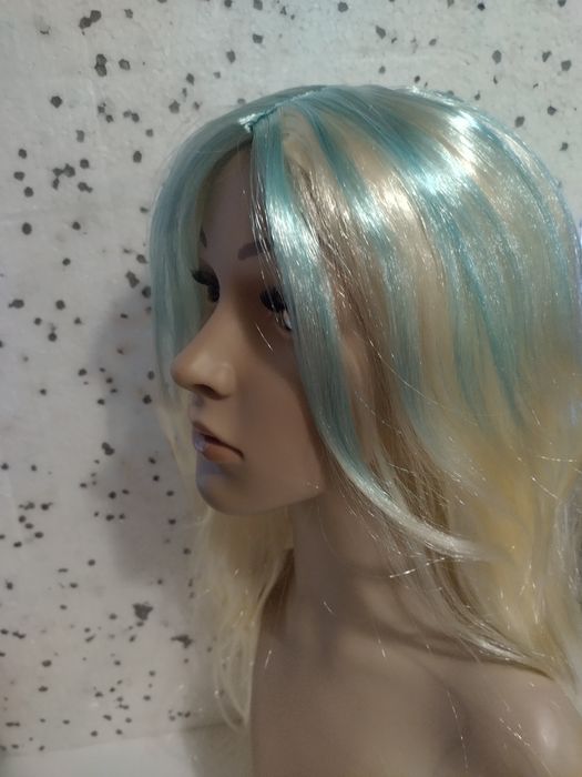 Peruka w dwóch kolorach