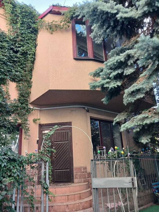 Сдам 2эт. дом, Б.Хмельницкого/Мечникова, фасадный заезд, закрытый двор