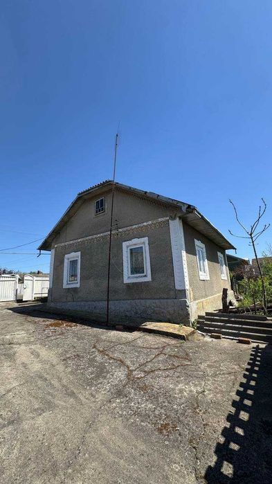 Будинок, господарство в с. Кисилів (кіцманський район) площею 47 м2.