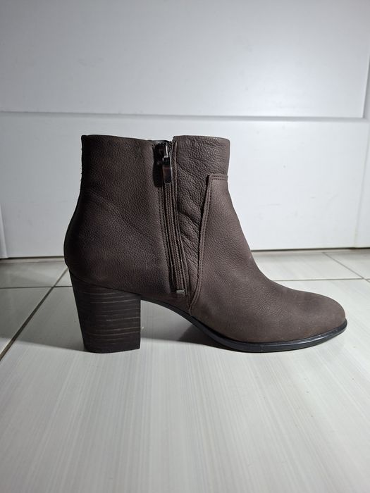 Жіночі нові черевики Ecco натуральна шкіра коричневі з бахромою