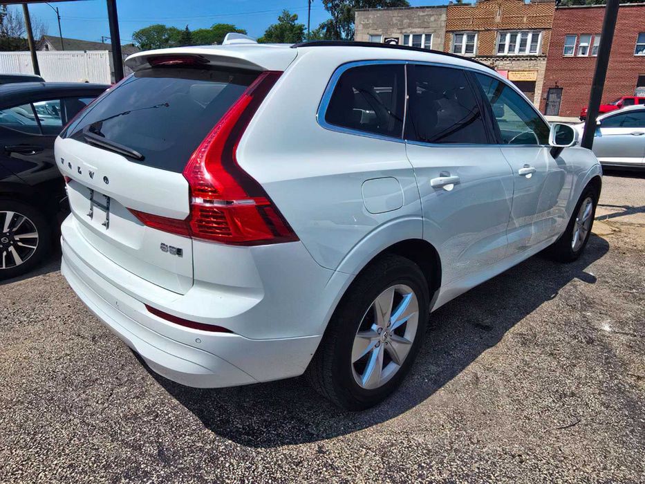 Volvo XC60 B5 Momentum      2022