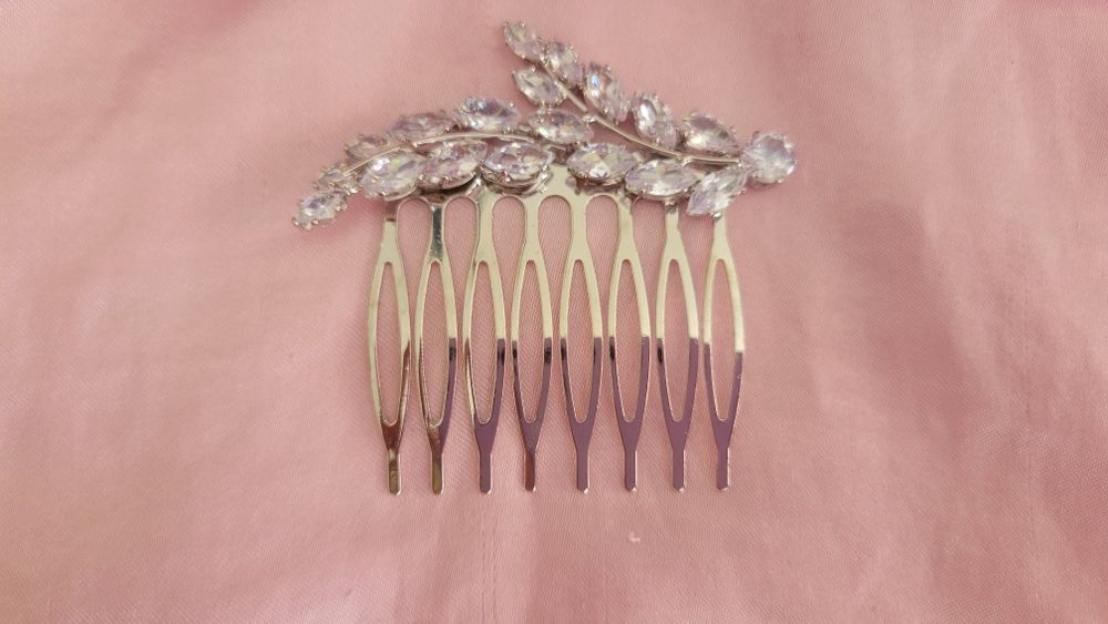 Acessório para Cabelo Prateado com Pedras Brilhantes em Aço Inoxidável