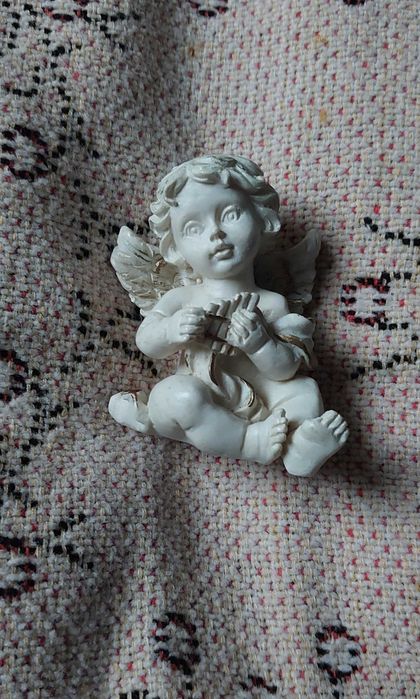 Вінтажна фігурка янголятка (путто) з resin | Колір слонова кістка