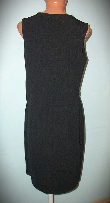 Elegancka mała czarna midi