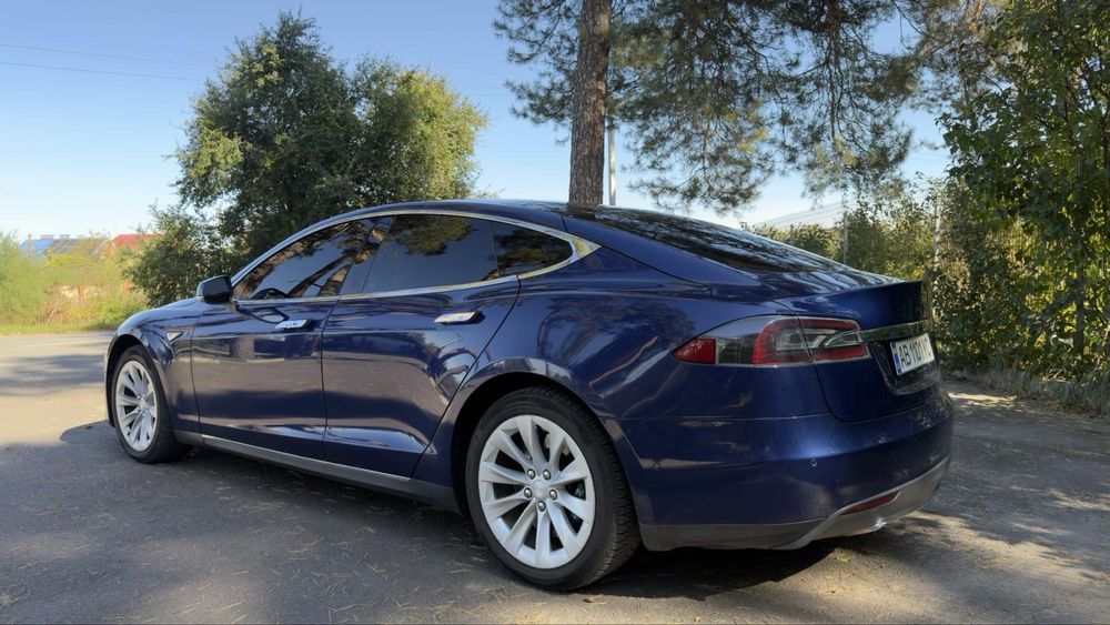 Tesla Model s 70D