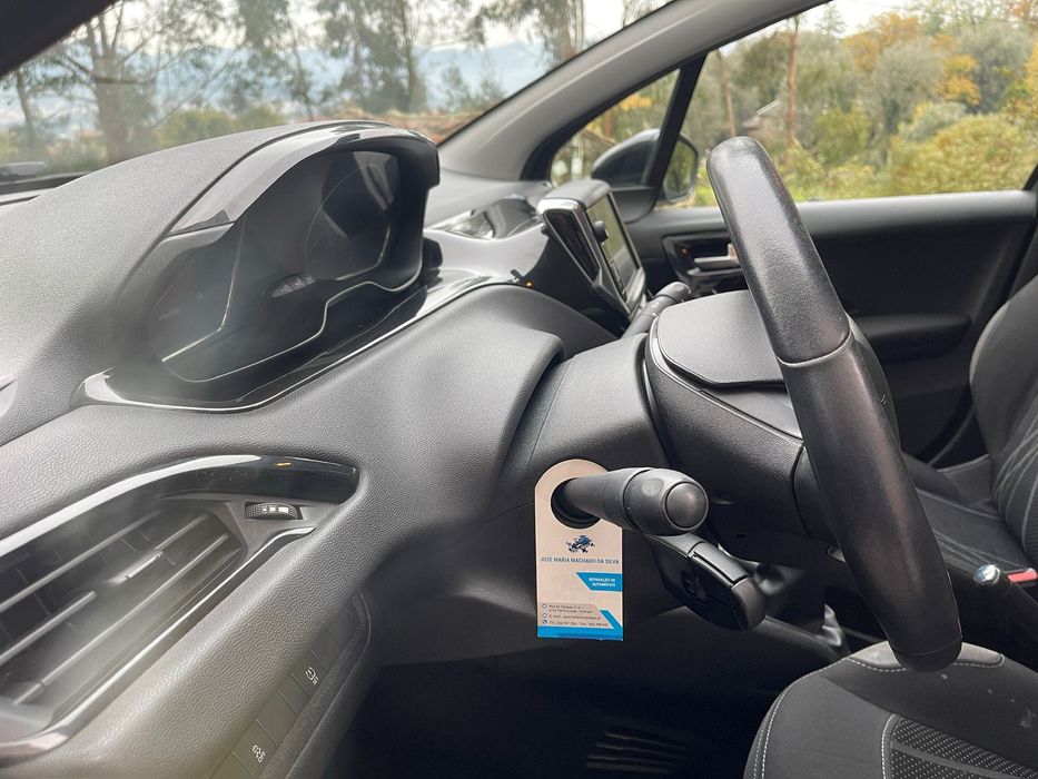 Peugeot 208 — fotografia 5