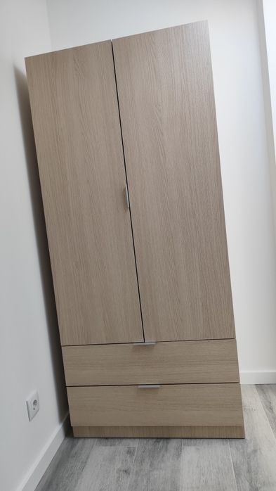 Quarto  em Almada. Romeira. 290 Euros