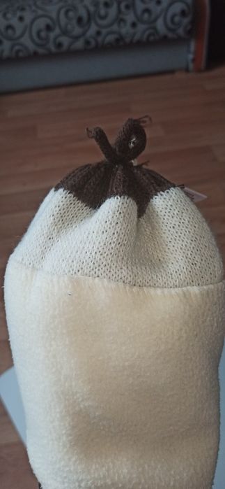 Czapka zimowa, wiązana, dość gruba