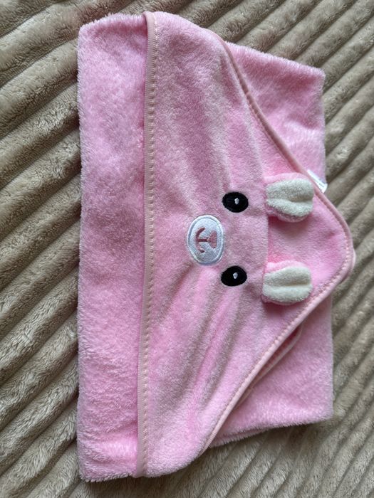 Детское розовое полотенце-уголок (зайчик)