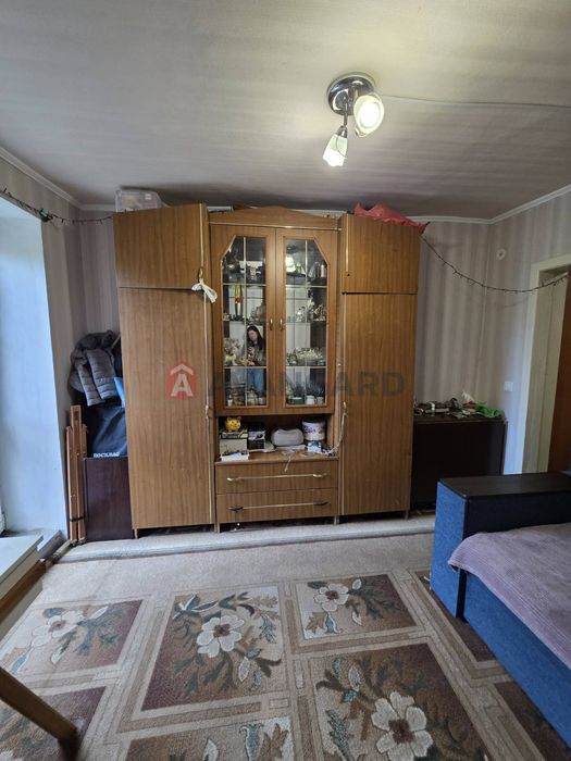 У продажі будинок в центрі  міста.