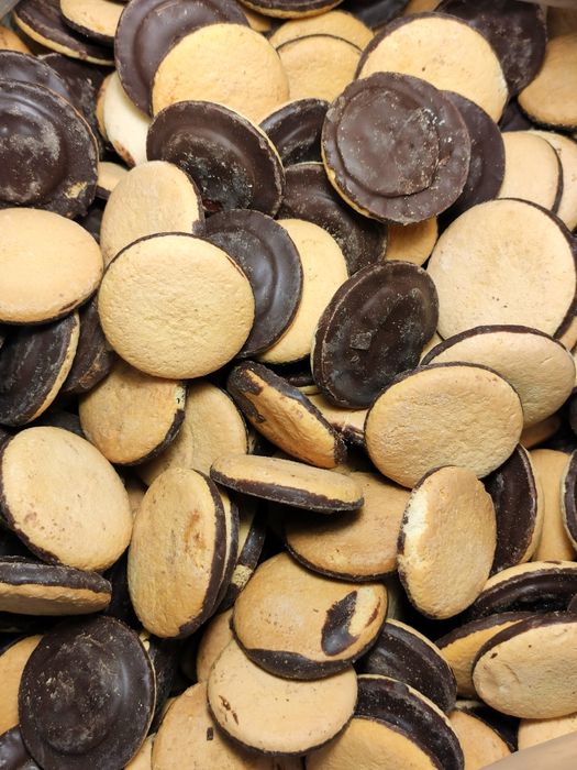 Солодощі некондиція, шоколад, лом печива, цукерки, желейки