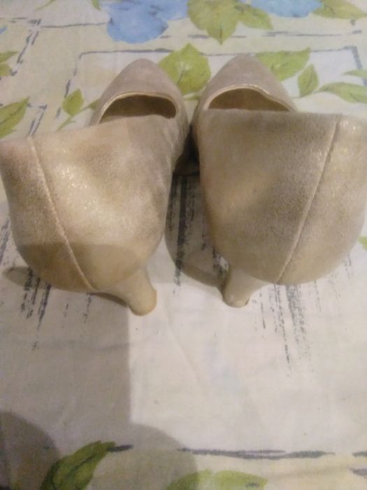 Buty damskie na obcasie Skorpion r 38