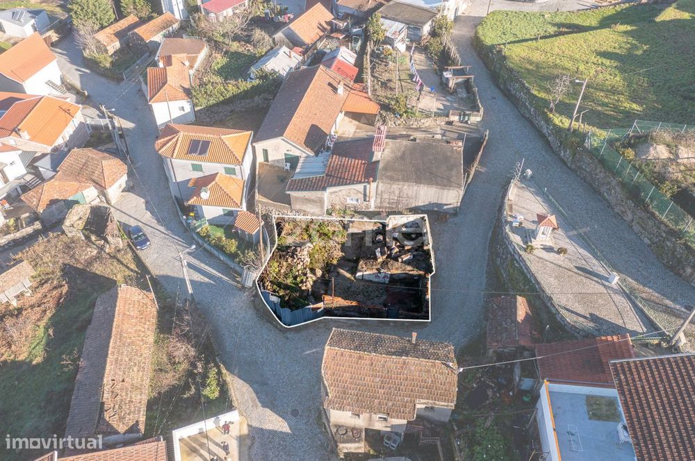 Moradia em Ruínas para Recuperar, em Penafiel — Penafiel, Porto