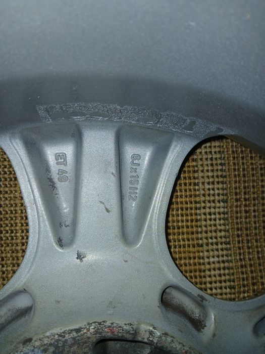 Jantes 6j×15h2 et 49