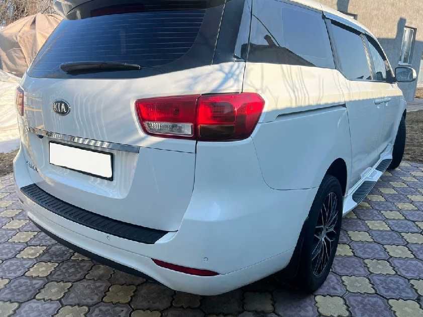 Kia Carnival 2.2 CRDi  2015 рік 9 місць