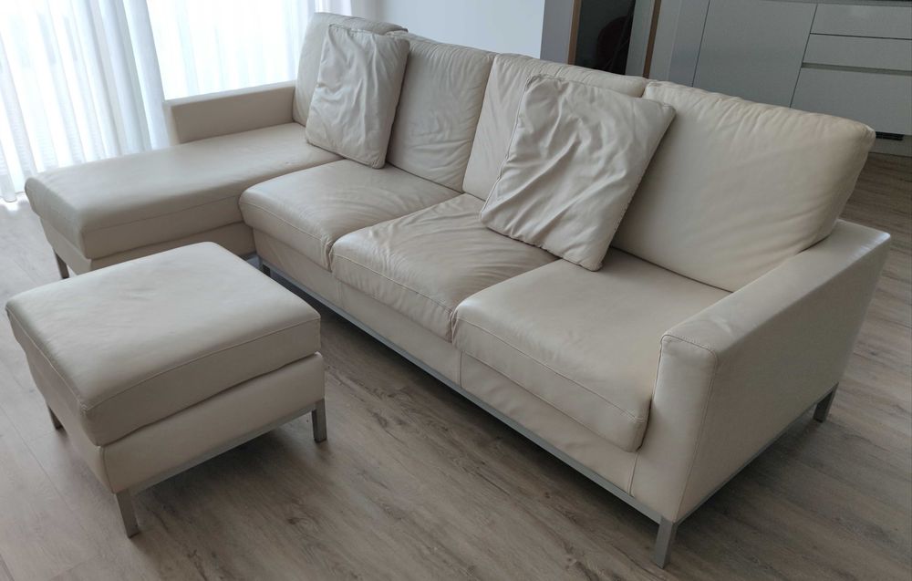 Sofá 4 lugares chaiselongue e puff