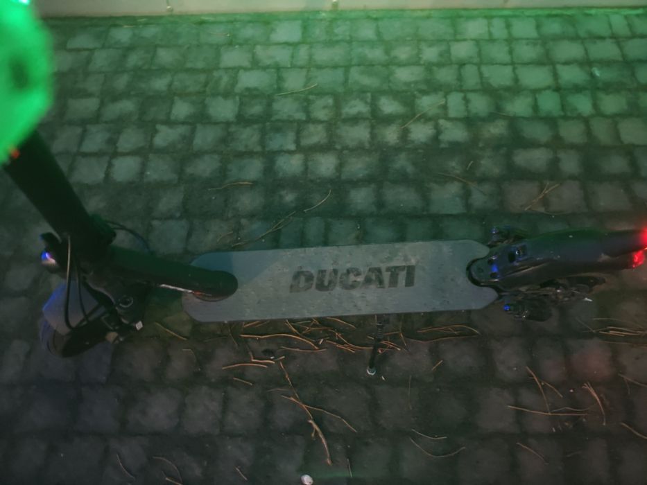 Електричний самокат Ducati