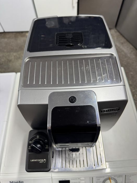 Кавова машина DeLonghi