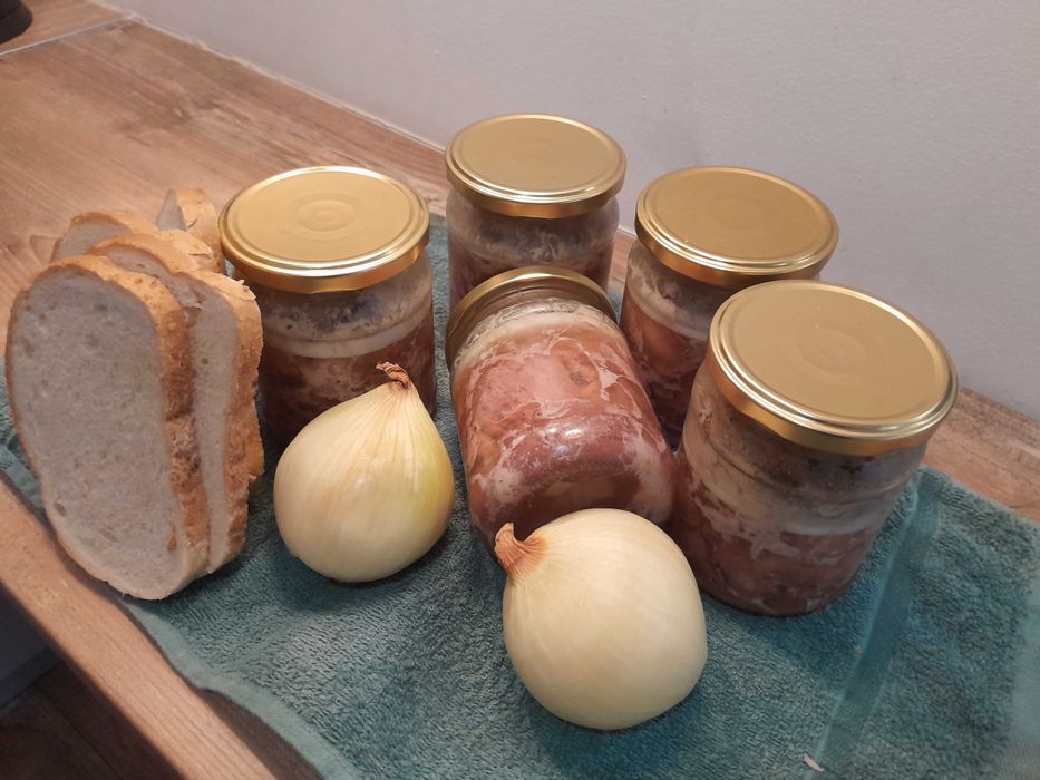 domowy gulasz własnej produkcji