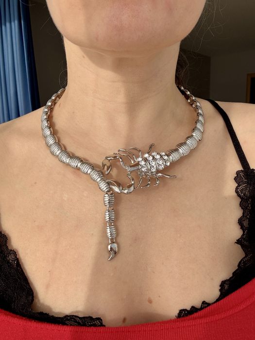 Кольє скорпіон металеве срібного кольору