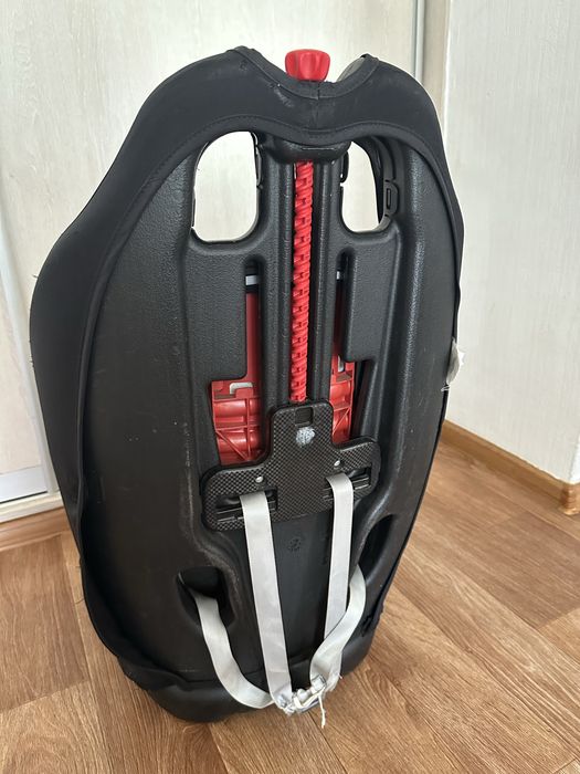Продам детское авто кресло chicco 9-36 Kg