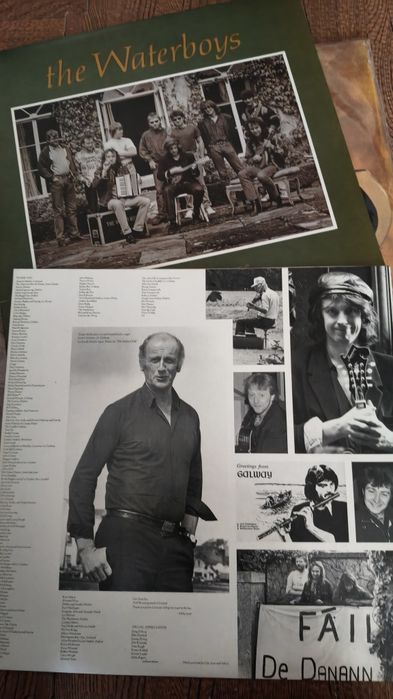 The 
Fisherman's  Blues

Pink Floyd 
Masters of rock 
Capas e discos muito bom estado 
45€
Musica Brasileira 
Capas bom estado 
Discos como novos
20€