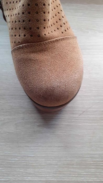 Botins castanhos com tacão 37