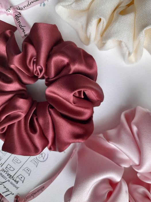 Bordowa burgundowa gumka scrunchie jedwab silk