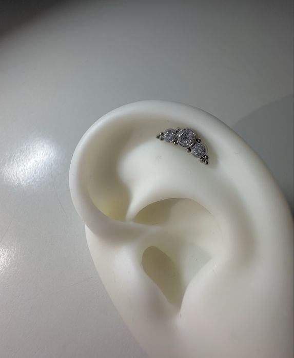 Титановий пірсинг лабрет пірсинг в хрящ