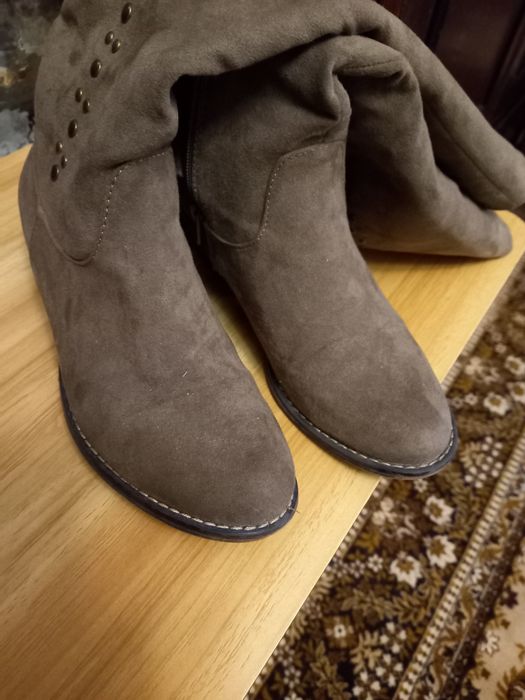 Високі чобітки,жіночі