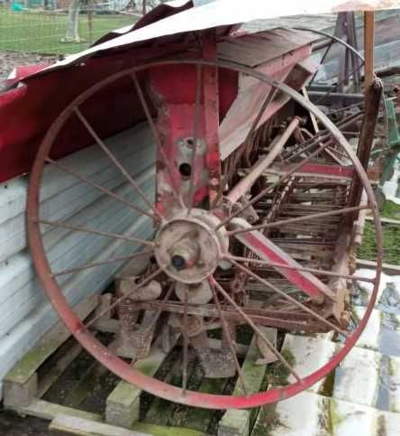 Maszyny  rolnicze (opryskiwacz ,siewnik)