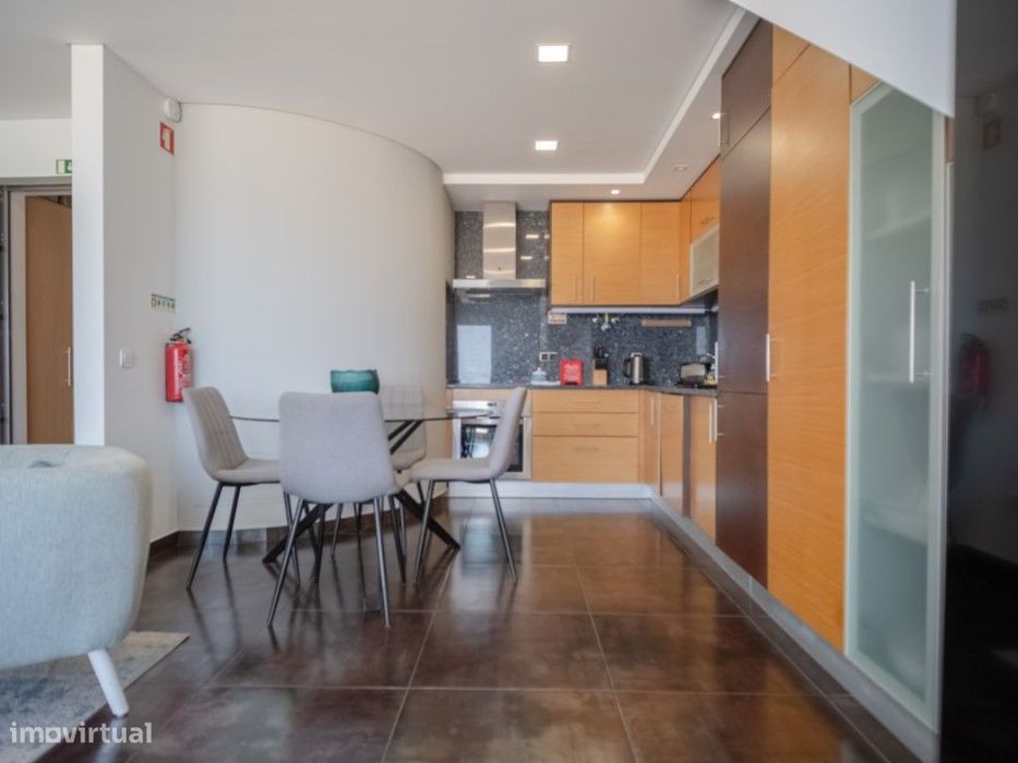 Apartamento T2 com Rooftop e Vista de 360º na Melhor Localização da...