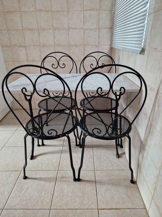Vendo quatro cadeiras de ferro forjado, interior/exterior